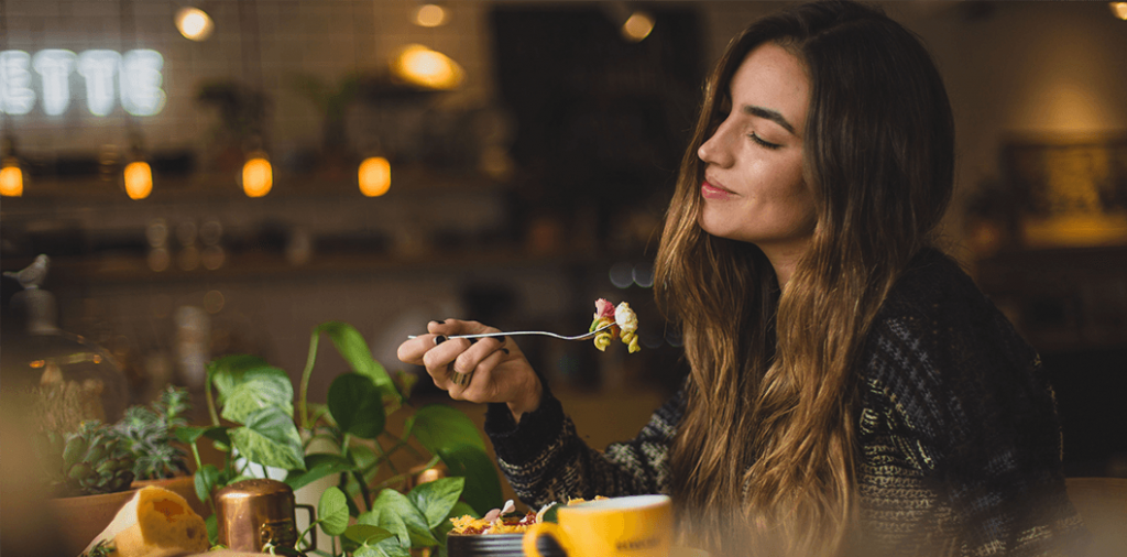Que debo comer para dormir mejor
